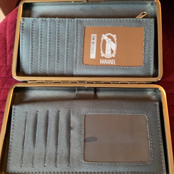 Hananel Black and Gold Wallet - Picture 2 of 3